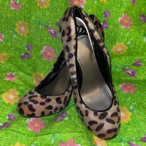 Fergalicious Utopia Leopard Print Closed Toe Pumps Heels 9.5M Faux Fur